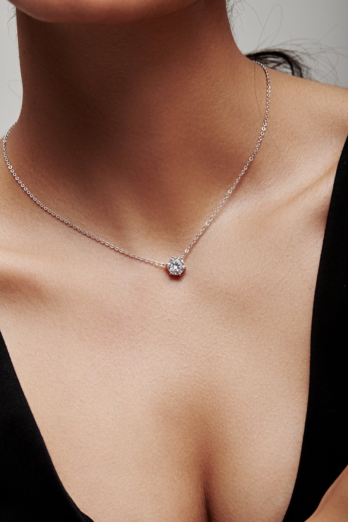 Brilliant Round Shaped Solitaire Pendant With Chain