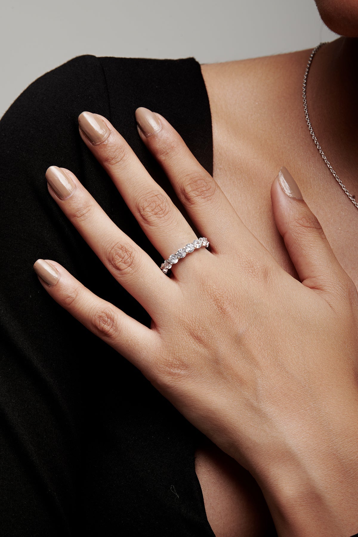 Brilliant Round Shaped Solitaire Wedding Bands