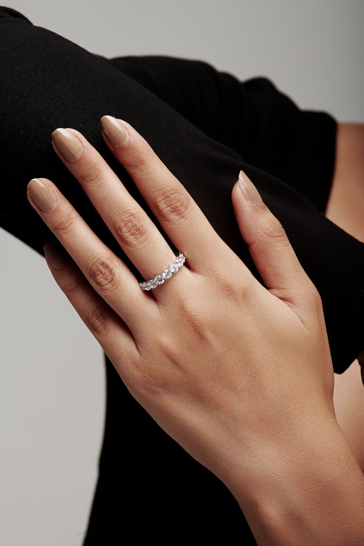 Brilliant Round Shaped Solitaire Wedding Bands