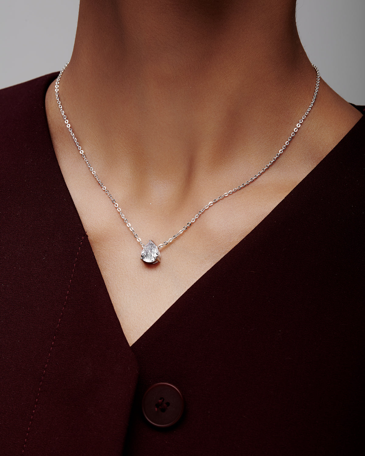 Pear Shaped Soliatire Pendant With Chain